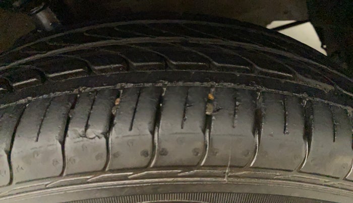 2015 Maruti Celerio VXI AMT, Petrol, Automatic, 73,222 km, Left Front Tyre Tread