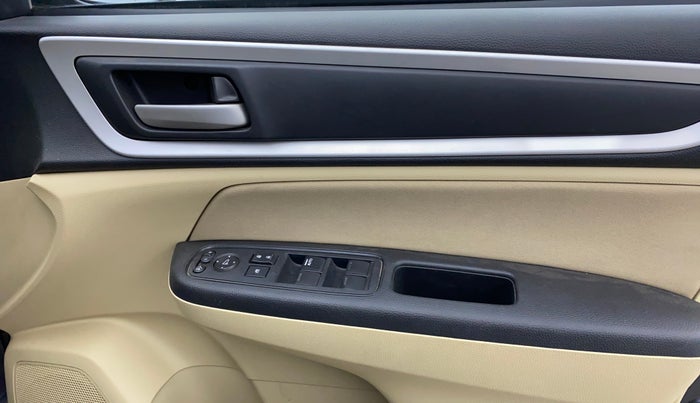 2022 Honda Amaze 1.2L I-VTEC S CVT, Petrol, Automatic, 17,210 km, Driver Side Door Panels Control