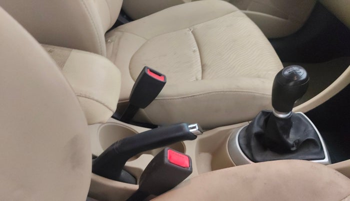 2013 Hyundai Verna FLUIDIC 1.6 VTVT SX, Petrol, Manual, 76,331 km, Gear Lever