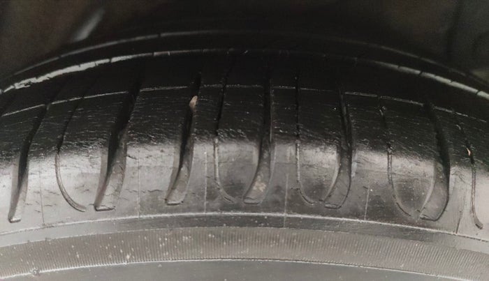 2013 Hyundai Verna FLUIDIC 1.6 VTVT SX, Petrol, Manual, 76,331 km, Left Rear Tyre Tread