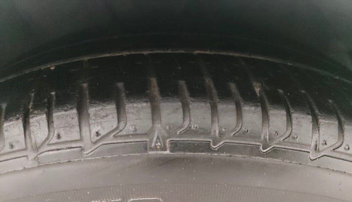 2013 Hyundai Verna FLUIDIC 1.6 VTVT SX, Petrol, Manual, 76,331 km, Right Front Tyre Tread