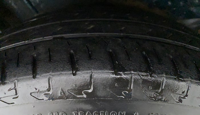 2018 Maruti IGNIS ALPHA 1.2 K12 DUAL TONE, Petrol, Manual, 59,345 km, Left Front Tyre Tread