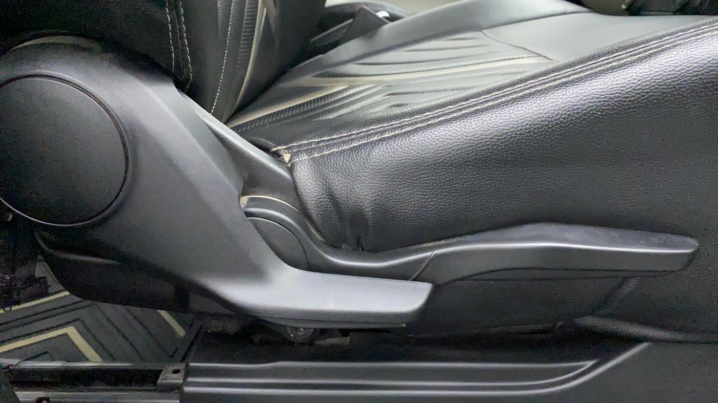 2018 Maruti IGNIS ALPHA 1.2 K12 DUAL TONE, Petrol, Manual, 59,345 km, Driver Side Adjustment Panel