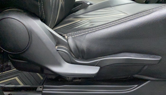 2018 Maruti IGNIS ALPHA 1.2 K12 DUAL TONE, Petrol, Manual, 59,345 km, Driver Side Adjustment Panel