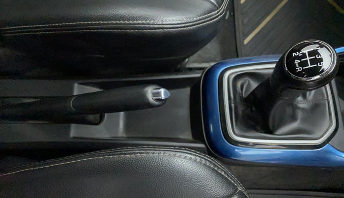 2018 Maruti IGNIS ALPHA 1.2 K12 DUAL TONE, Petrol, Manual, 59,345 km, Gear Lever