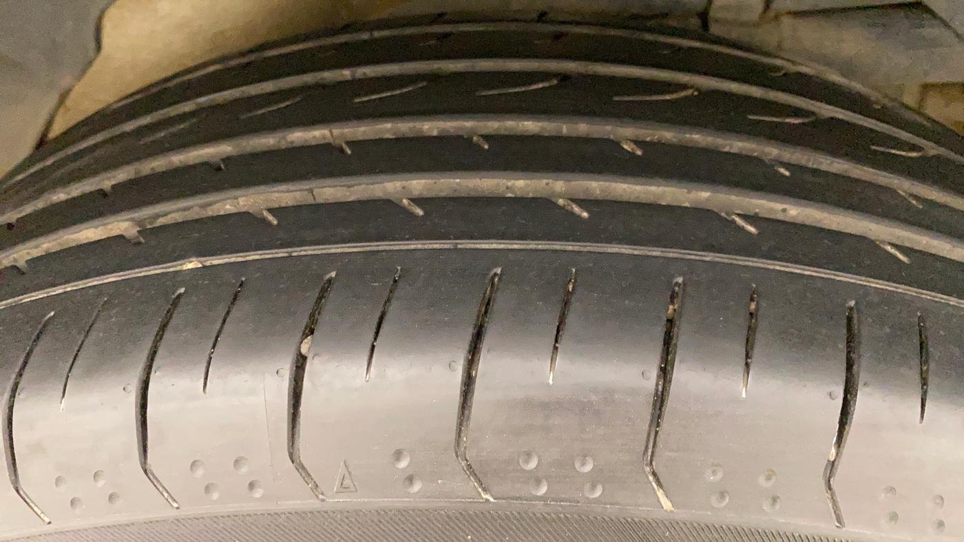 2018 Mahindra XUV500 W11 (O) AT, Diesel, Automatic, 98,855 km, Left Rear Tyre Tread