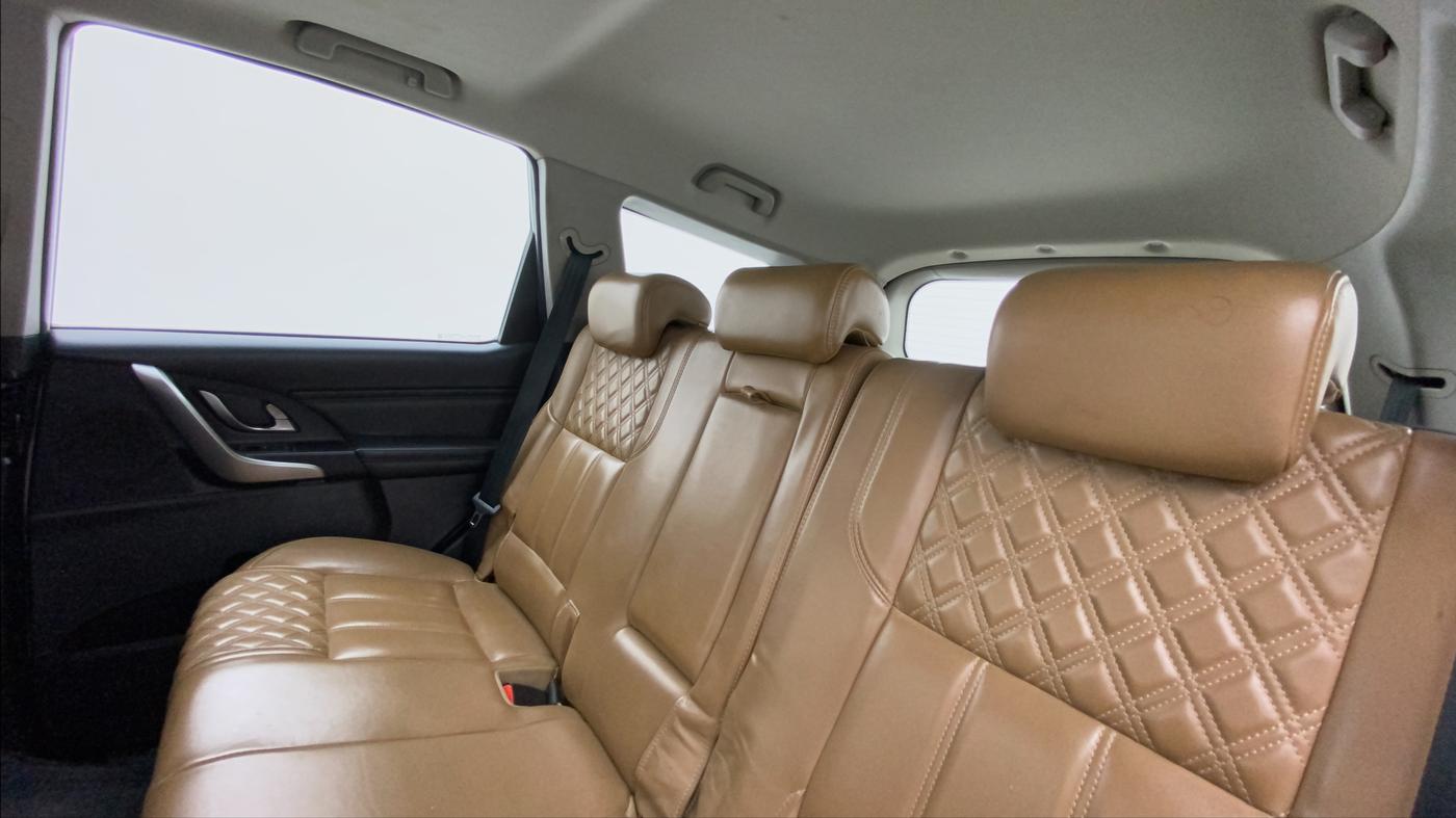 2018 Mahindra XUV500 W11 (O) AT, Diesel, Automatic, 98,855 km, Right Side Rear Door Cabin