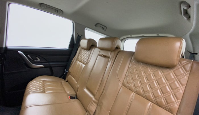 2018 Mahindra XUV500 W11 (O) AT, Diesel, Automatic, 98,855 km, Right Side Rear Door Cabin