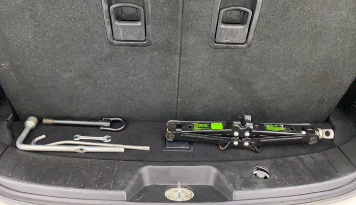 2018 Mahindra XUV500 W11 (O) AT, Diesel, Automatic, 98,855 km, Boot Inside
