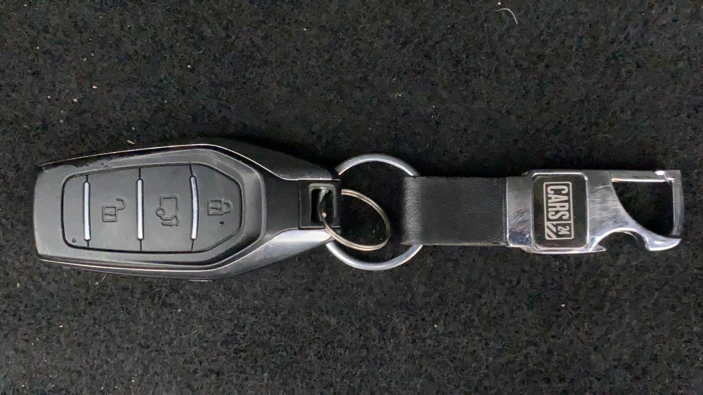 2018 Mahindra XUV500 W11 (O) AT, Diesel, Automatic, 98,855 km, Key Close Up