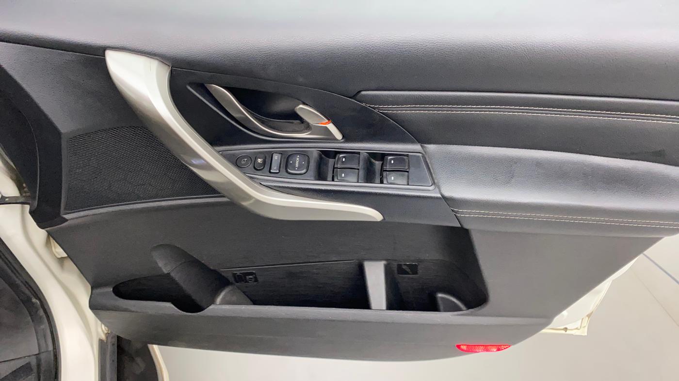 2018 Mahindra XUV500 W11 (O) AT, Diesel, Automatic, 98,855 km, Driver Side Door Panels Control