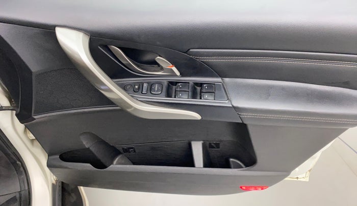 2018 Mahindra XUV500 W11 (O) AT, Diesel, Automatic, 98,855 km, Driver Side Door Panels Control