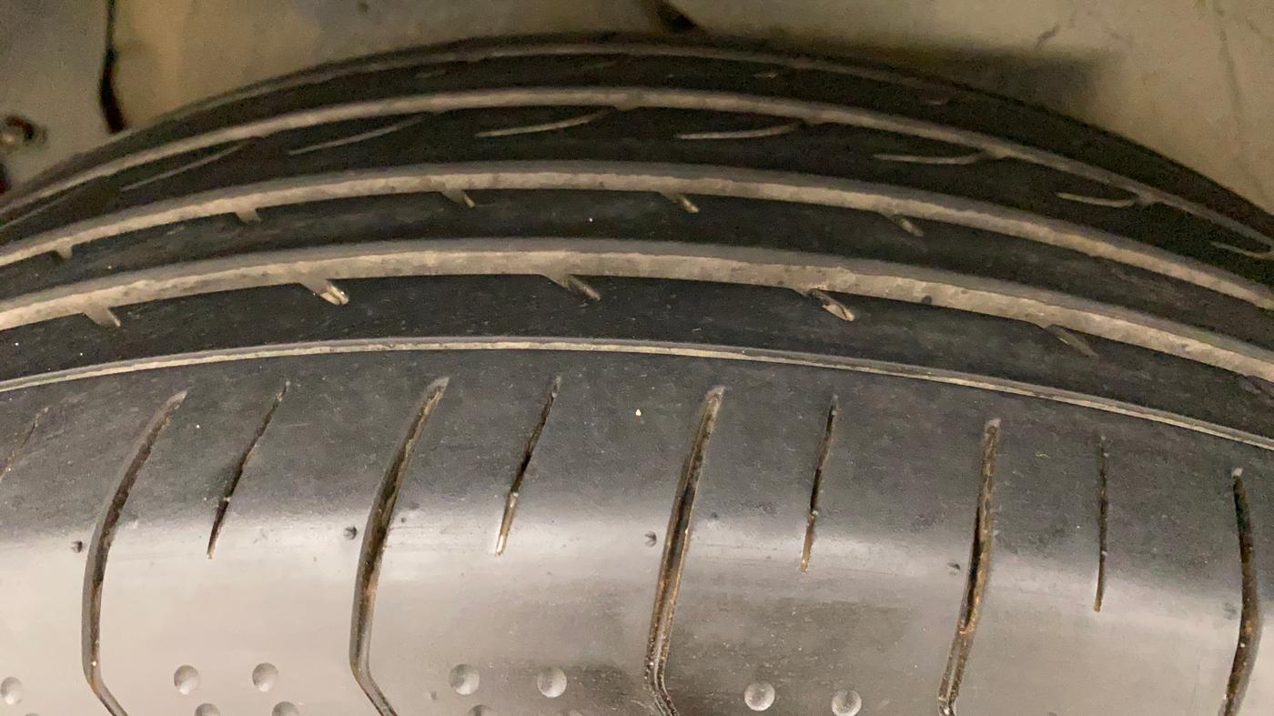 2018 Mahindra XUV500 W11 (O) AT, Diesel, Automatic, 98,855 km, Right Rear Tyre Tread