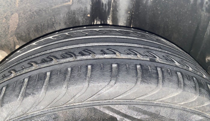 2014 Volkswagen Polo COMFORTLINE 1.2L PETROL, Petrol, Manual, 75,582 km, Left Rear Tyre Tread