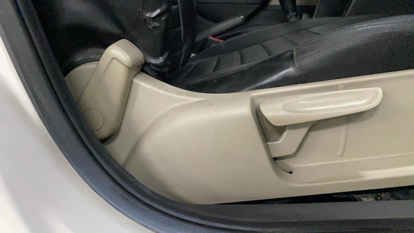 2014 Volkswagen Polo COMFORTLINE 1.2L PETROL, Petrol, Manual, 75,582 km, Driver Side Adjustment Panel