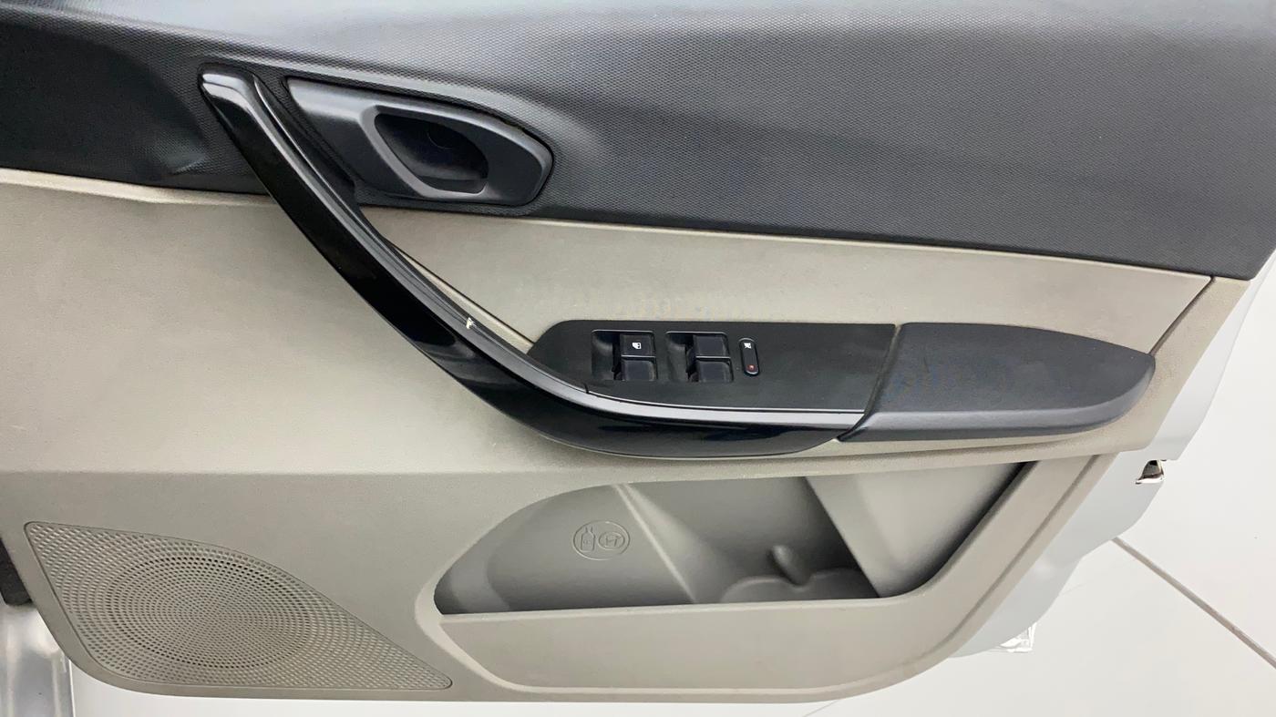 2017 Tata Tiago XT PETROL, Petrol, Manual, 39,216 km, Driver Side Door Panels Control