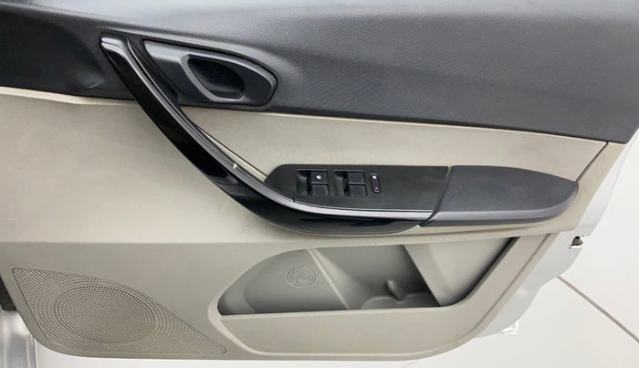 2017 Tata Tiago XT PETROL, Petrol, Manual, 39,216 km, Driver Side Door Panels Control