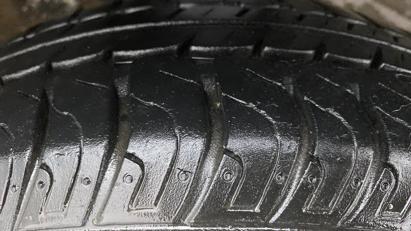 2015 Maruti Wagon R 1.0 VXI AMT, Petrol, Automatic, 9,032 km, Right Front Tyre Tread
