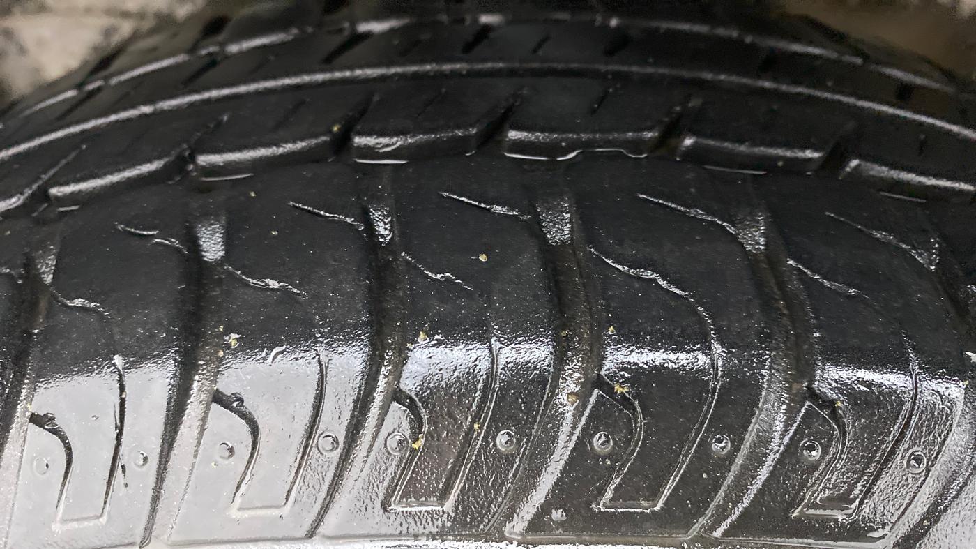2015 Maruti Wagon R 1.0 VXI AMT, Petrol, Automatic, 9,032 km, Left Front Tyre Tread