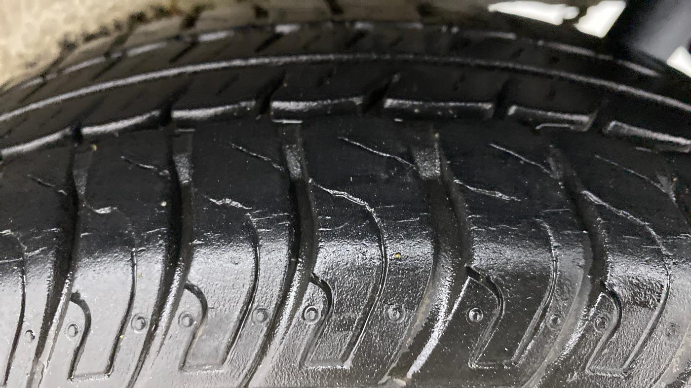 2015 Maruti Wagon R 1.0 VXI AMT, Petrol, Automatic, 9,032 km, Left Rear Tyre Tread