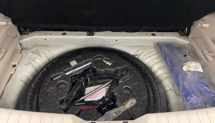 2021 Mahindra XUV300 W6 1.2 PETROL AMT, Petrol, Automatic, 81,586 km, Boot Inside