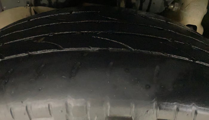 2021 Mahindra XUV300 W6 1.2 PETROL AMT, Petrol, Automatic, 81,586 km, Right Rear Tyre Tread