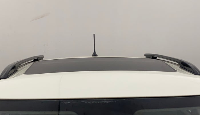 2021 Mahindra XUV300 W6 1.2 PETROL AMT, Petrol, Automatic, 81,586 km, Moonroof/ Sunroof