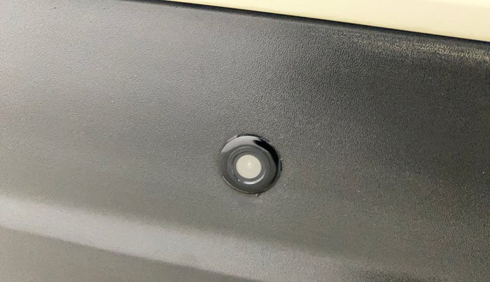 2021 Mahindra XUV300 W6 1.2 PETROL AMT, Petrol, Automatic, 81,586 km, Parking Camera