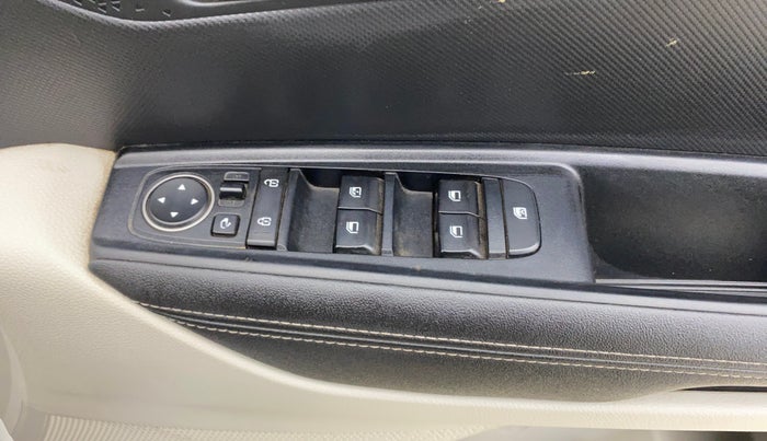 2023 KIA SONET HTX 1.5D IMT, Diesel, Manual, 16,225 km, Driver Side Door Panels Control