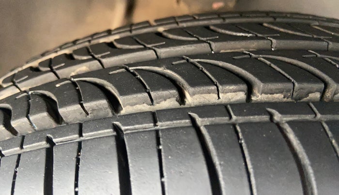 2013 Maruti Alto 800 LXI, Petrol, Manual, 49,767 km, Right Front Tyre Tread