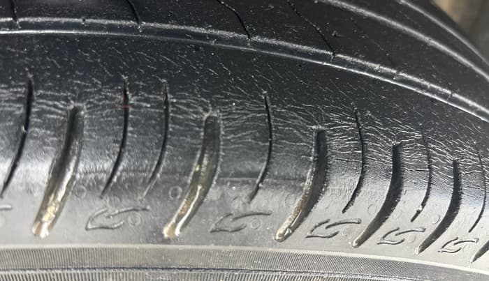 2021 Maruti Vitara Brezza VXI AT SHVS, Petrol, Automatic, 78,550 km, Right Front Tyre Tread