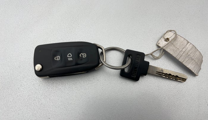 2015 Tata Bolt XM REVOTRON, Petrol, Manual, 77,367 km, Key Close Up