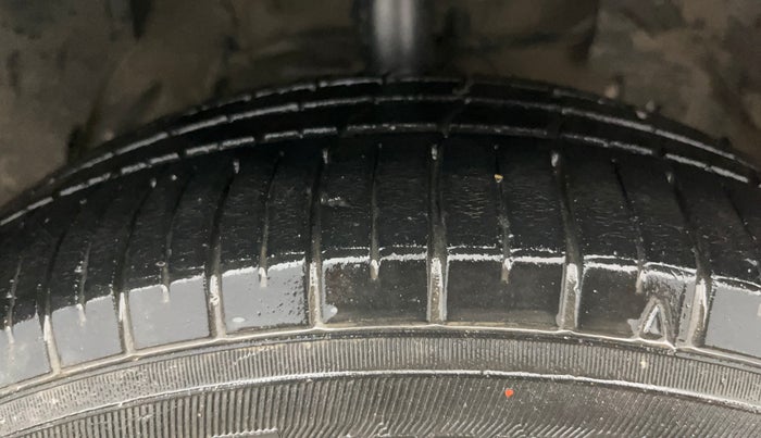 2015 Tata Bolt XM REVOTRON, Petrol, Manual, 77,367 km, Right Front Tyre Tread