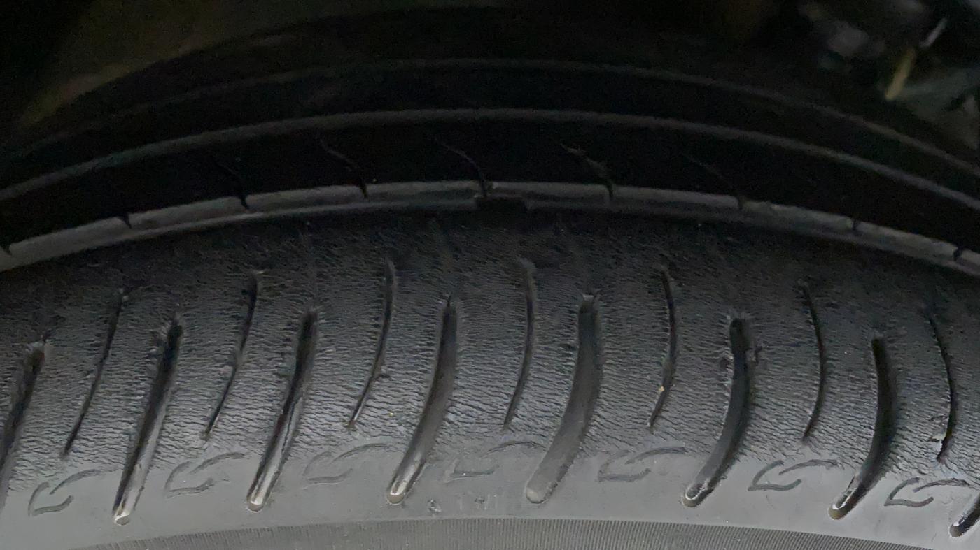 2019 Mahindra XUV300 W8(O), Diesel, Manual, 39,662 km, Right Rear Tyre Tread