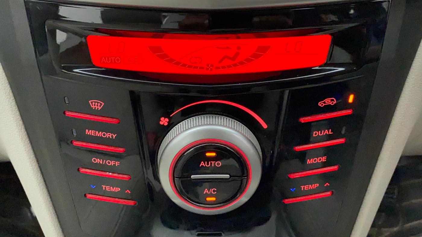 2019 Mahindra XUV300 W8(O), Diesel, Manual, 39,662 km, Automatic Climate Control