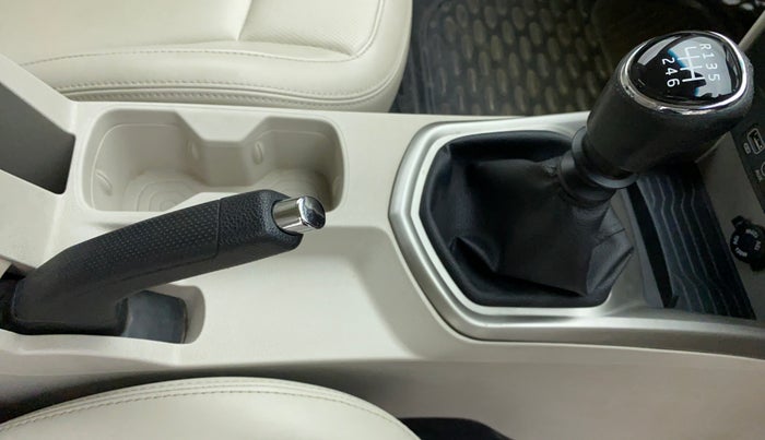 2019 Mahindra XUV300 W8(O), Diesel, Manual, 39,662 km, Gear Lever
