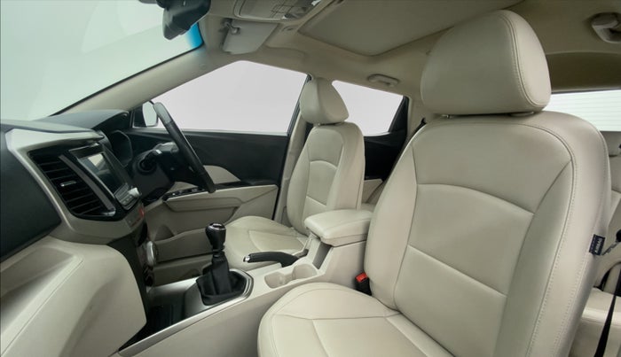 2019 Mahindra XUV300 W8(O), Diesel, Manual, 39,662 km, Right Side Front Door Cabin