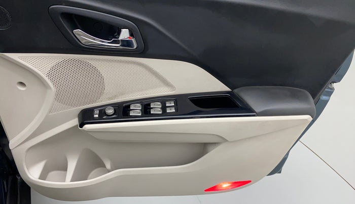 2019 Mahindra XUV300 W8(O), Diesel, Manual, 39,662 km, Driver Side Door Panels Control