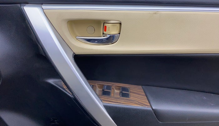 2017 Toyota Corolla Altis VL CVT PETROL, Petrol, Automatic, 60,082 km, Driver Side Door Panels Control