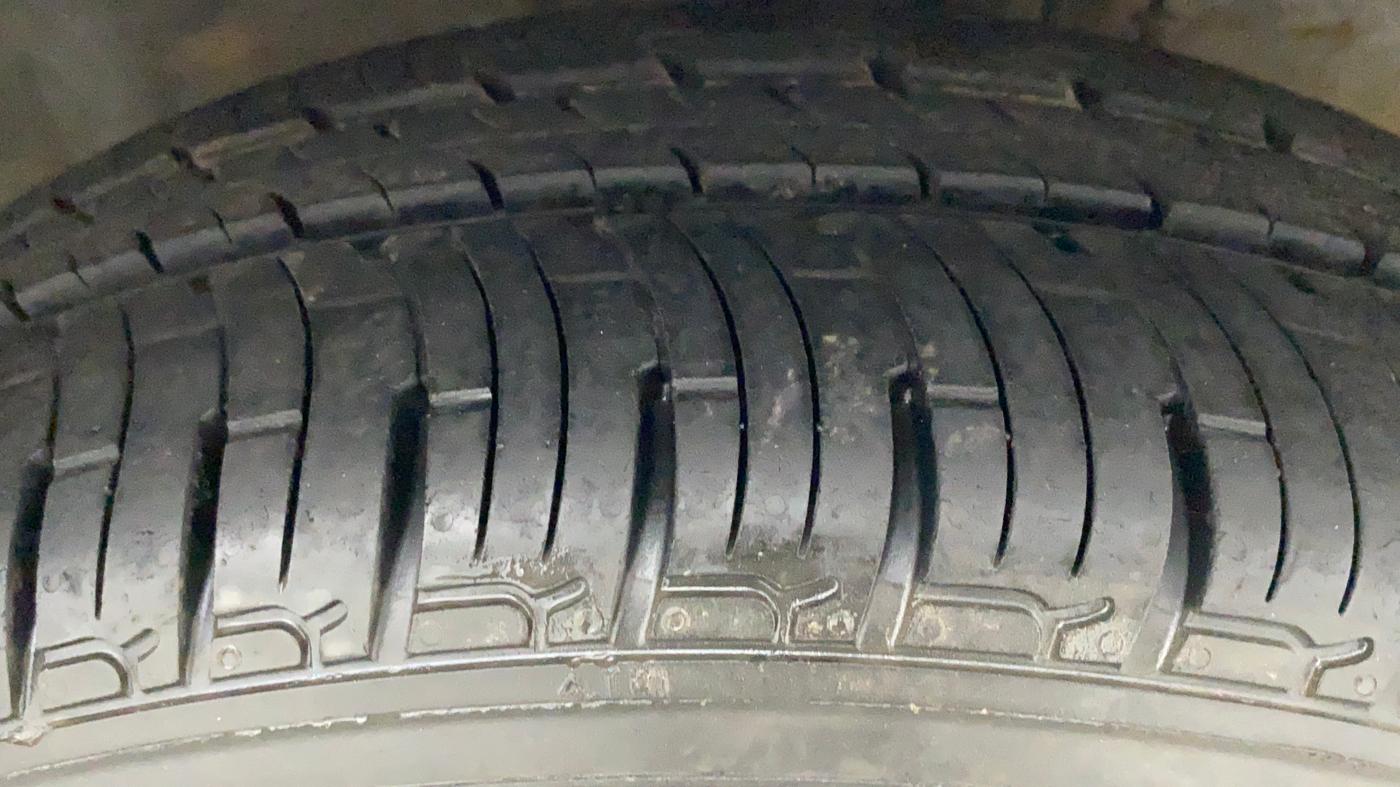 2011 Hyundai i20 ASTA 1.2, Petrol, Manual, 63,293 km, Right Front Tyre Tread