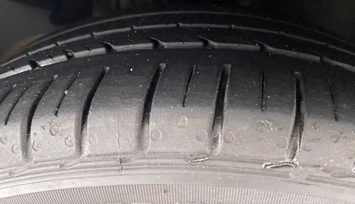 2019 Volkswagen Vento 1.2 TSI HIGHLINE PLUS AT, Petrol, Automatic, 84,025 km, Right Front Tyre Tread
