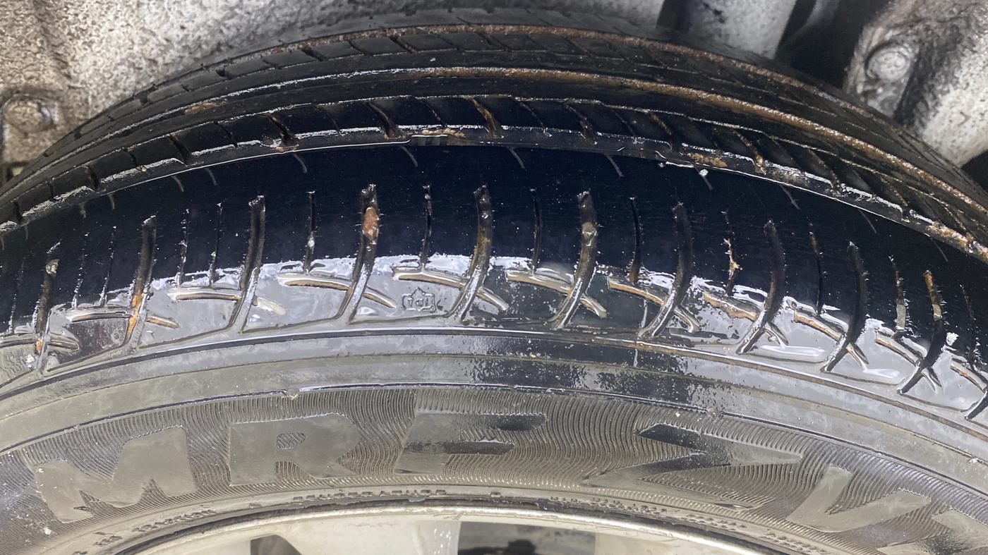 2014 Maruti Ertiga VXI CNG, CNG, Manual, 73,596 km, Left Rear Tyre Tread