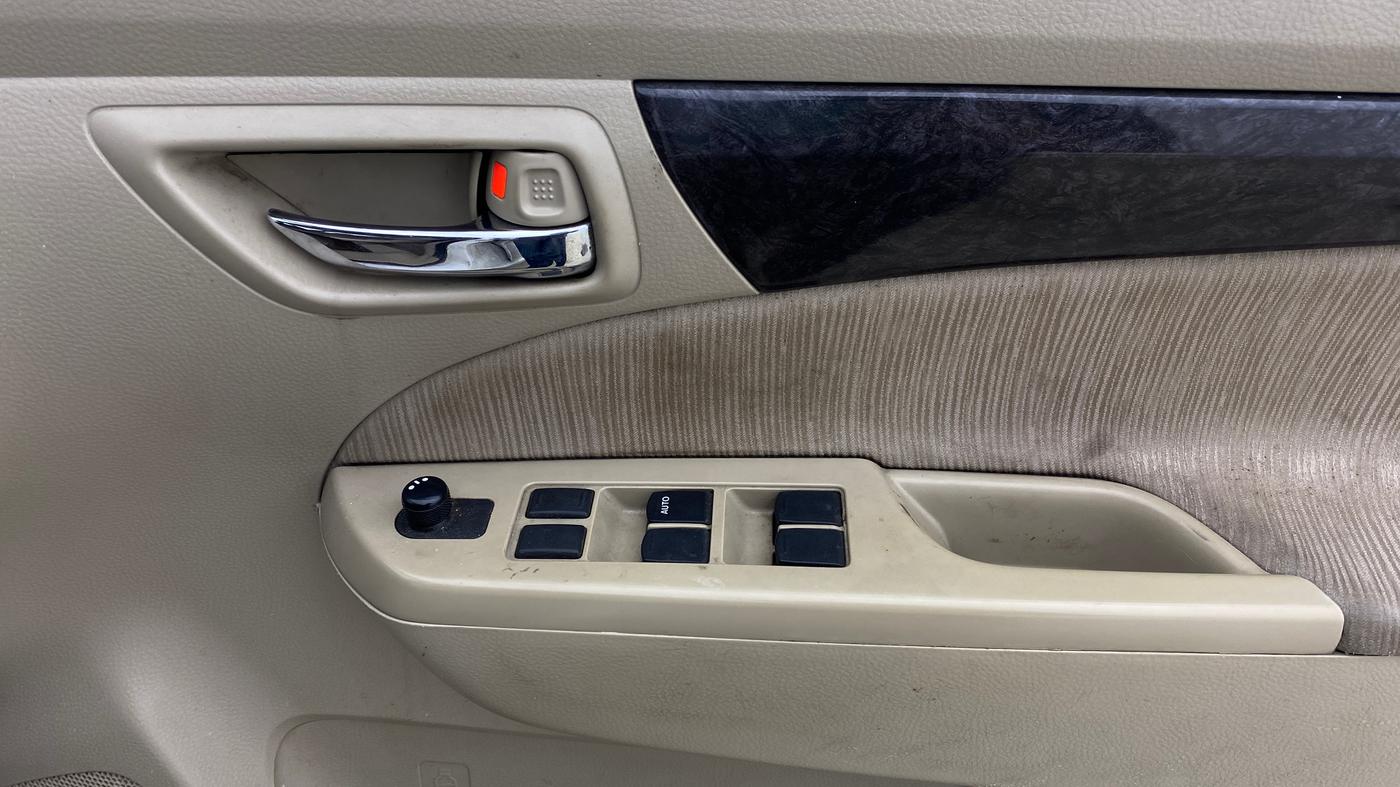 2014 Maruti Ertiga VXI CNG, CNG, Manual, 73,596 km, Driver Side Door Panels Control