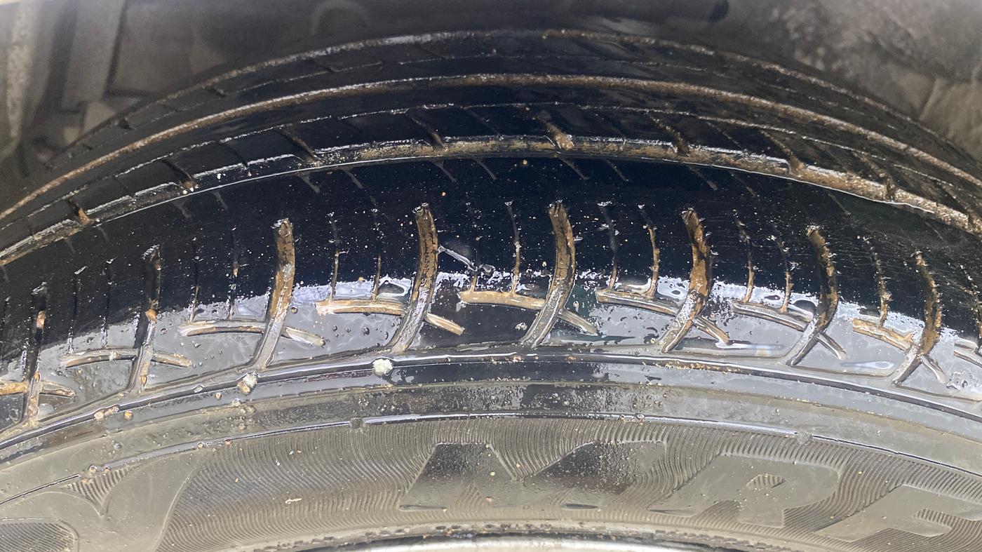 2014 Maruti Ertiga VXI CNG, CNG, Manual, 73,596 km, Left Front Tyre Tread