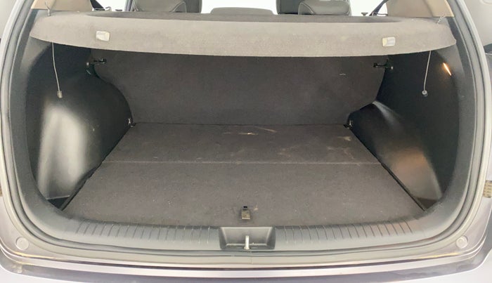 2016 Hyundai Creta SX PLUS 1.6 PETROL, Petrol, Manual, 93,741 km, Boot Inside