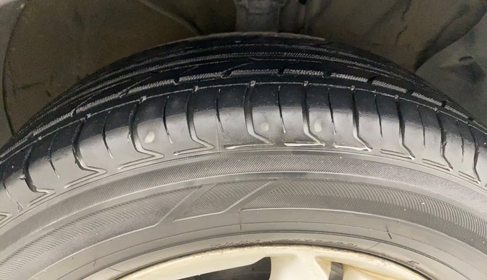 2016 Hyundai Creta SX PLUS 1.6 PETROL, Petrol, Manual, 93,741 km, Right Front Tyre Tread