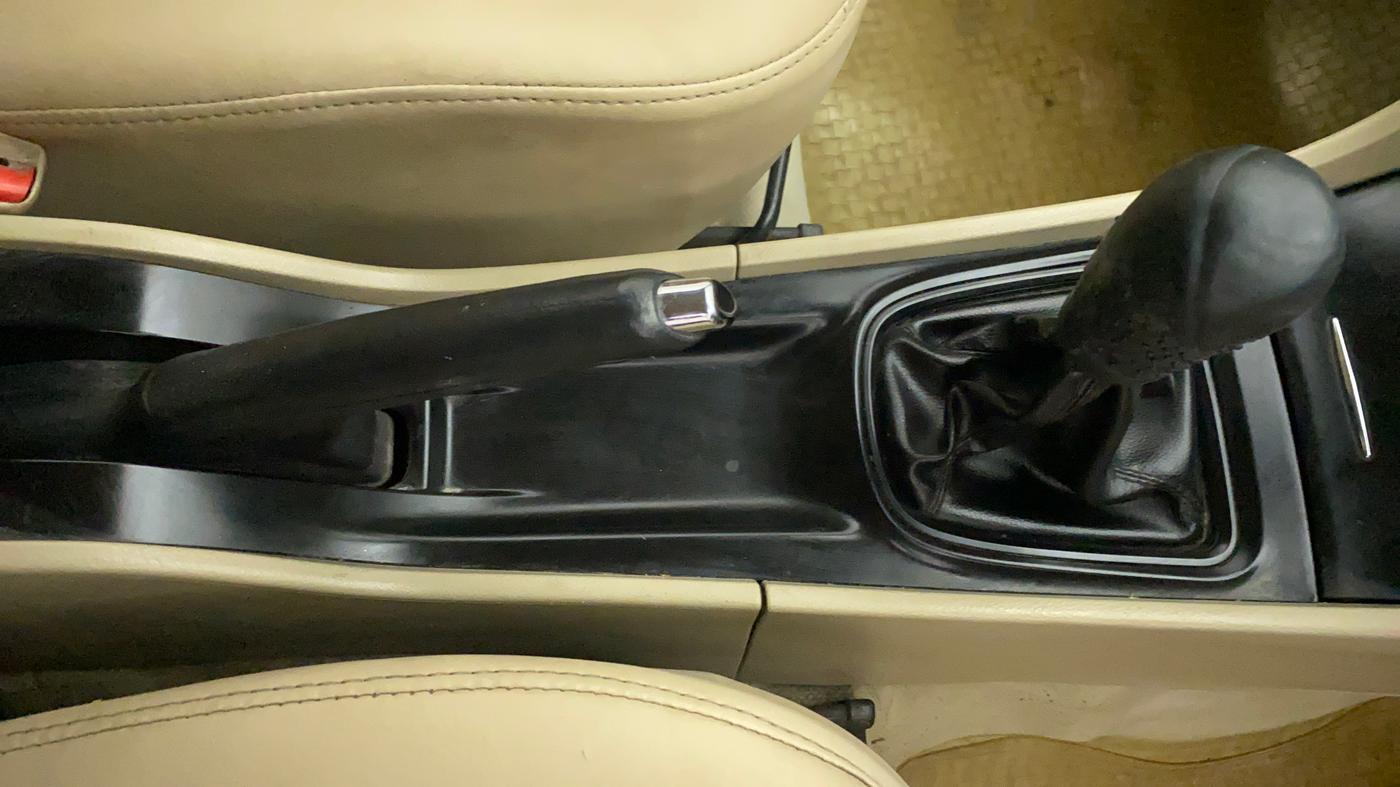 2015 Maruti Ciaz VDI SHVS, Diesel, Manual, 1,14,701 km, Gear Lever