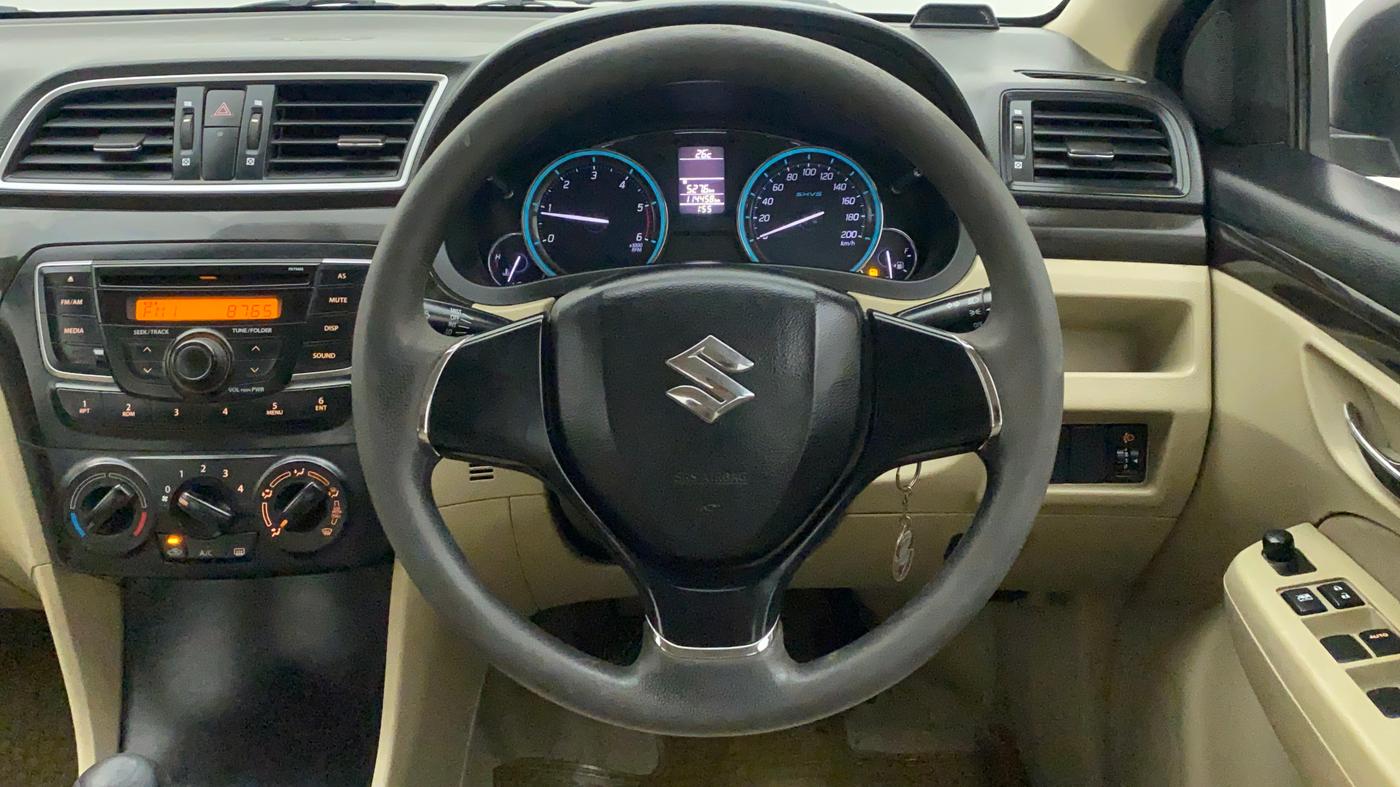 2015 Maruti Ciaz VDI SHVS, Diesel, Manual, 1,14,701 km, Steering Wheel Close Up