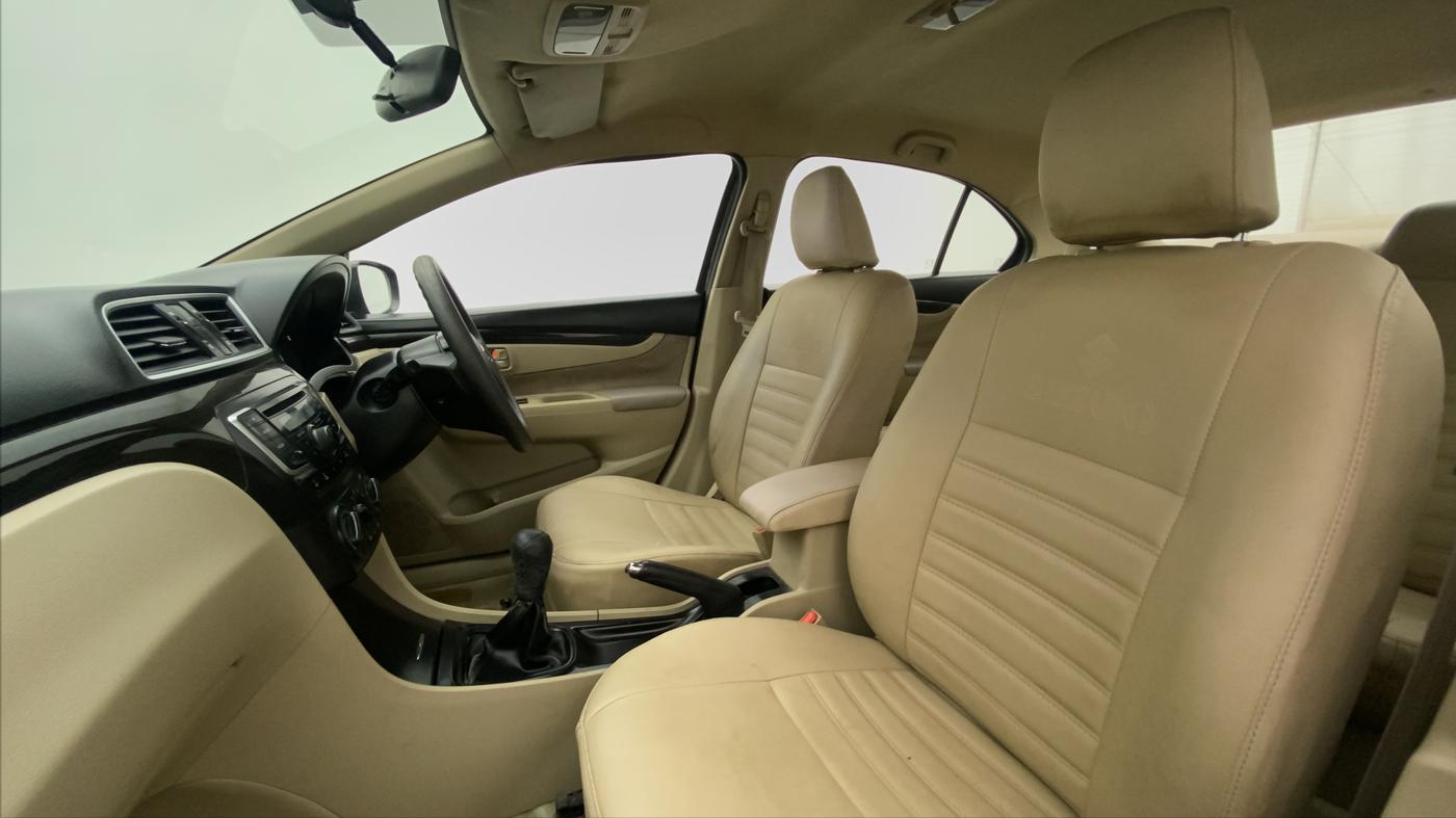 2015 Maruti Ciaz VDI SHVS, Diesel, Manual, 1,14,701 km, Right Side Front Door Cabin