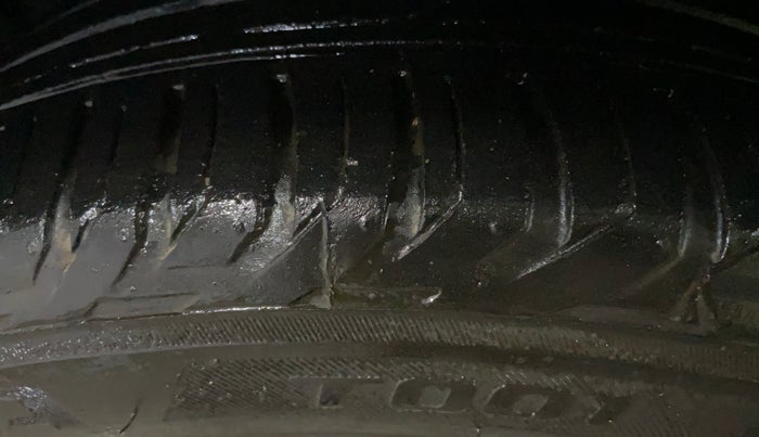 2019 Jeep Compass LIMITED PLUS PETROL AT, Petrol, Automatic, 70,805 km, Left Front Tyre Tread